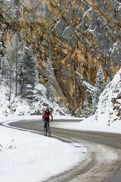 hoch  oben  Frau  Berg  Winter  fahren  rot  Colorado  Ouray