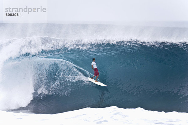 Mann  Lifestyle  jung  Hawaii  North Shore  Oahu  Pipeline  Geschicklichkeit  Wellenreiten  surfen
