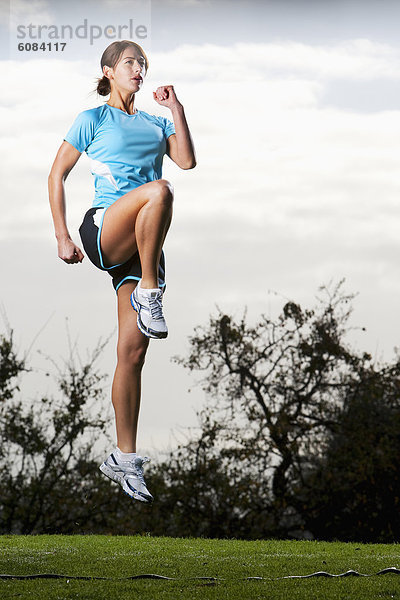 Frau  Vorbereitung  rennen  Athlet  springen  Himmel  San Diego  Kalifornien