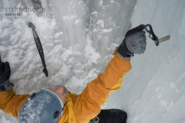 benutzen  Mann  über  Eis  Ansicht  Schraube  klettern  Colorado