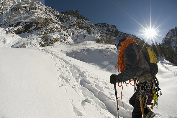 Mann  gehen  Seil  Tau  Eis  jung  klettern  Colorado  Fahrgestell  Schnee  Sonne