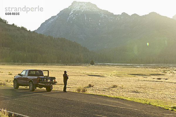 Frau  Sonnenaufgang  Fernverkehrsstraße  Feld  Getränk  Kaffee  Yellowstone Nationalpark