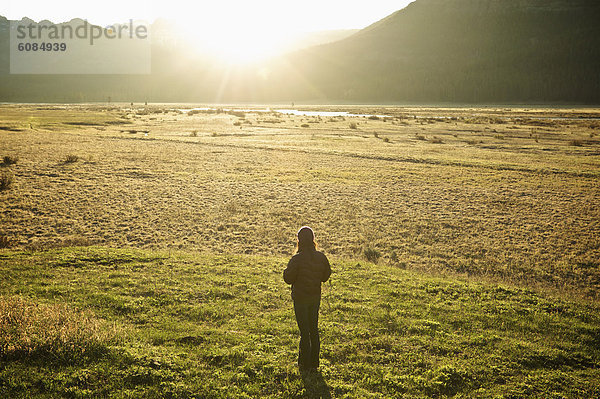 Frau  Sonnenaufgang  Feld  Getränk  Kaffee  Yellowstone Nationalpark