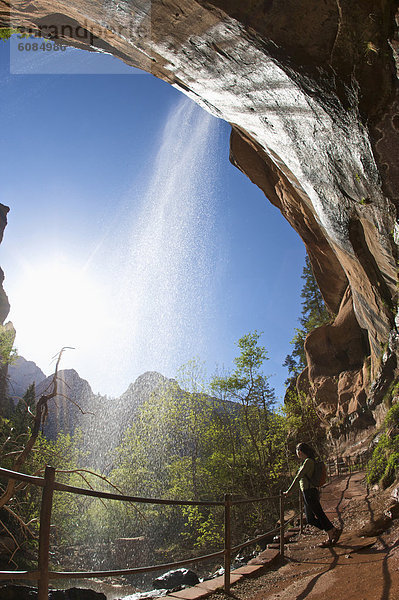 nehmen  gehen  unterhalb  wandern  Wasserfall  Pause