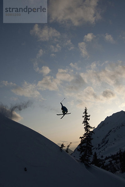 In der Luft schwebend  Skifahrer  Sonnenuntergang  Utah