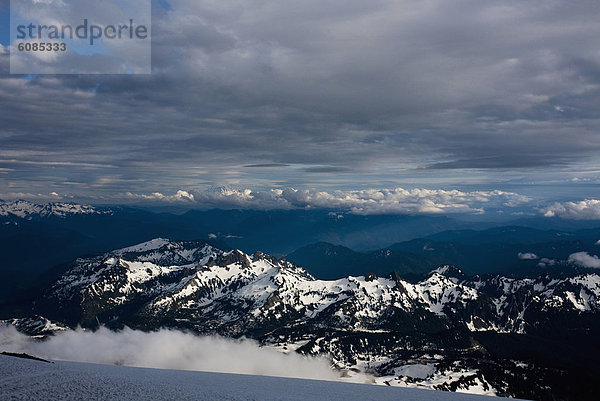 Fotografie  Landschaft  Ereignis  Berg  bedecken  Mount Rainier Nationalpark  Abenddämmerung  Schnee