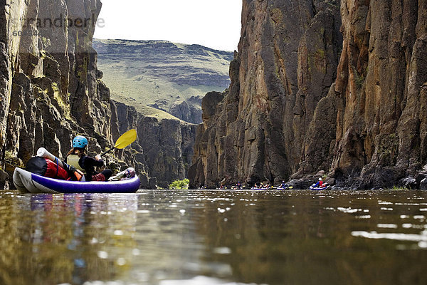Fluss paddeln Kajakfahrer Ansicht Flachwinkelansicht Loch Schlucht