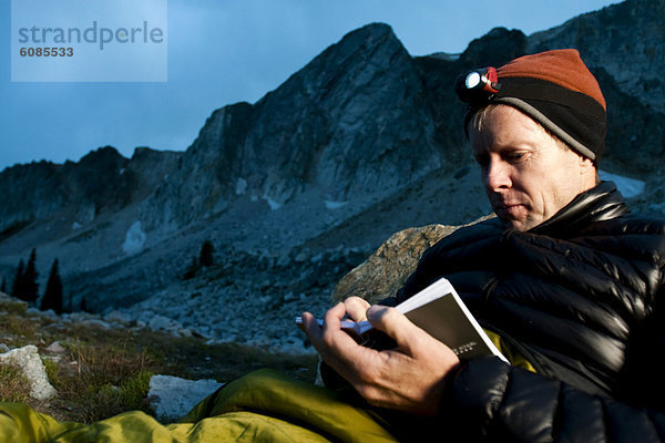 Berg  Mann  schreiben  Schnee  Hintergrund  camping  Zeitschrift  Wiese