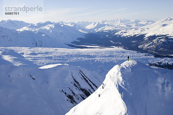 Skifahrer  1  hoch  oben  groß  großes  großer  große  großen  Alaska