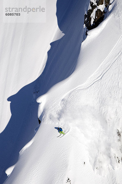 Berg  Ski  Skifahrer  absteigen  groß  großes  großer  große  großen  extrem  Alaska