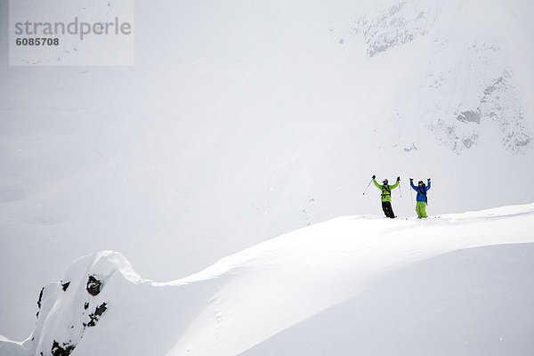 hoch  oben  Begeisterung  heben  über  Schnee  2  Ski  Alaska