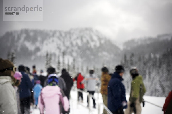 Fokus warten Wintersportort Fokus auf den Vordergrund Fokus auf dem Vordergrund Ski Bewegungsunschärfe Nervosität Linie Schnee