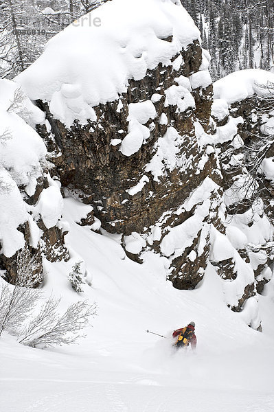 Mann  Skisport  Gesichtspuder  unbewohnte  entlegene Gegend