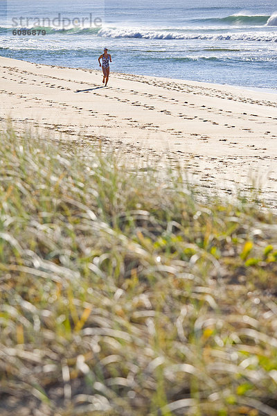 Frau  Sonnenstrahl  Strand  rennen  Sand  vorwärts  Australien  Queensland  Weichheit