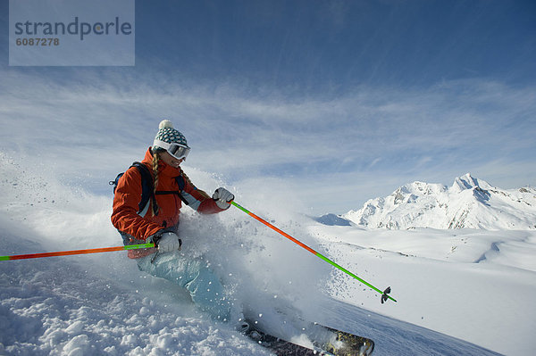 Frau  Berg  Ski  unbewohnte  entlegene Gegend  jung  Selkirk Mountains  Kanada