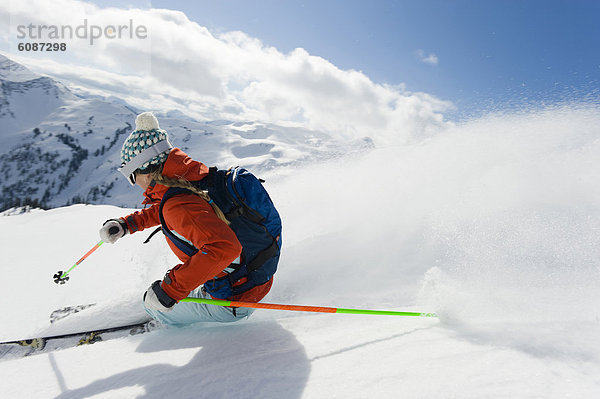Frau  Berg  Skifahrer  unbewohnte  entlegene Gegend  Geschwindigkeit  Selkirk Mountains  Kanada