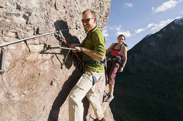 Felsbrocken  Außenaufnahme  Frau  Mann  klettern  Colorado  Telluride