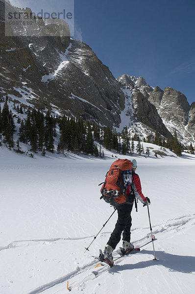 Frau  Berg  Skisport  unbewohnte  entlegene Gegend  Colorado