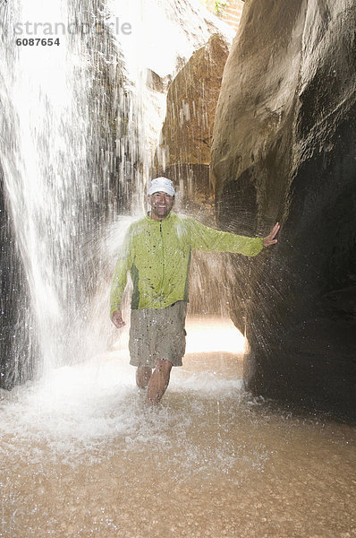 Mann  wandern  Wasserfall  Utah