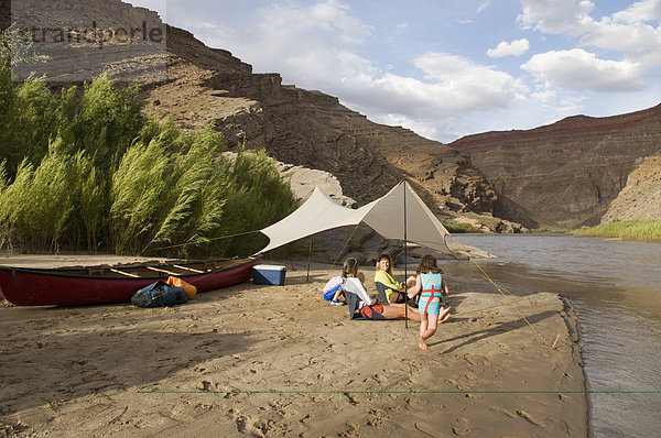 nahe  camping  Fluss  2  jung  Mädchen  Mexican Hat  spielen  Utah