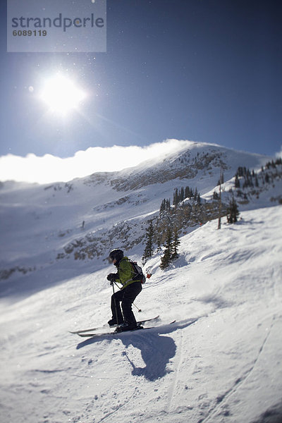 blauer Himmel  wolkenloser Himmel  wolkenlos  Helligkeit  Frau  Ski  unterhalb  Utah