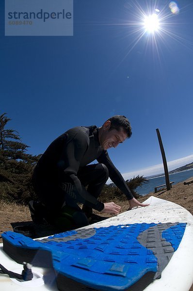 Mann  Surfboard  Wellenreiten  surfen  Tauchanzug  Kleidung  wachsen  Chile  Sonne