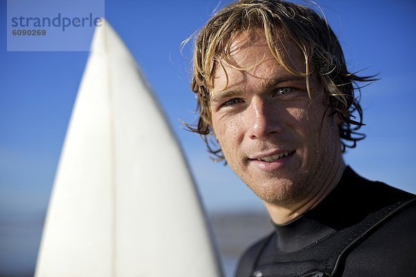 hinter  Tag  Strand  nass  Surfboard  Wellenreiten  surfen  gerade  Pazifischer Ozean  Pazifik  Stiller Ozean  Großer Ozean  Sonnenlicht  jung  San Diego  Kalifornien  Haar