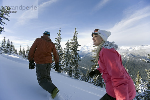 Frau  Mann  Hintergrund  wandern  Ski  unbewohnt  leer stehend  Mount Rainier Nationalpark  Fahrgestell  Schnee