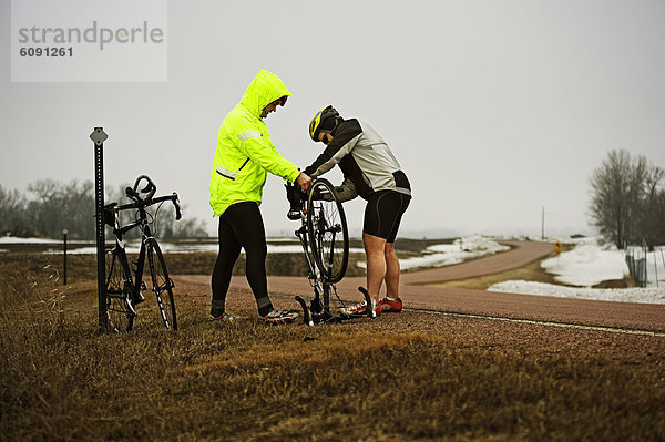 Kälte  Winter  Mann  Tag  Nebel  befestigen  2  Fahrrad  Rad