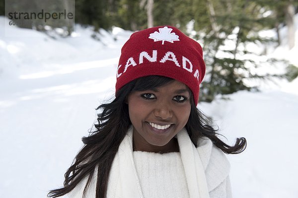 Portrait  Frau  Hut  Schnee  Hintergrund  amerikanisch  rot  jung  Kleidung  Kanada