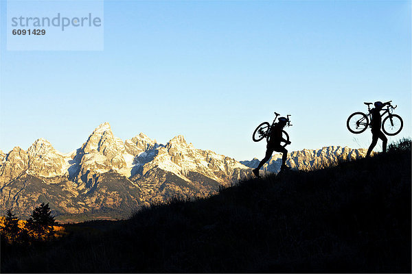 hoch  oben  Frau  Mann  Hügel  wandern  Fahrrad  Rad  Wyoming