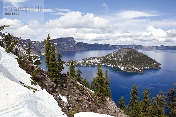 bedecken  See  Insel  Ansicht  Krater  Oregon  Schnee