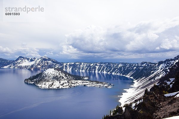 bedecken  See  Insel  Ansicht  Krater  Oregon  Schnee