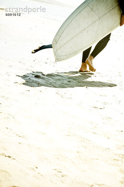 gehen  Strand  halten  Surfboard  Wellenreiten  surfen