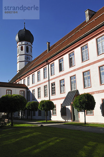 Deutschland  Blick auf das historische Kloster Beuerberg