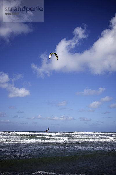 einsteigen  Wasser  Kitesurfer  springen  Landschaft  rechts