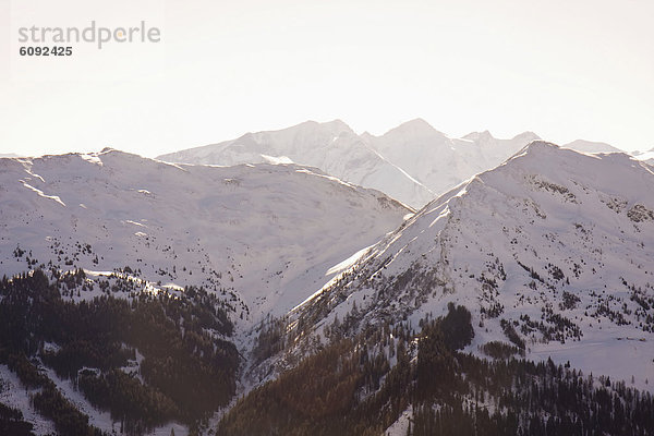 Österreich  Blick auf verschneite Berge