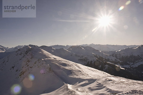 Österreich  Blick auf verschneite Berge