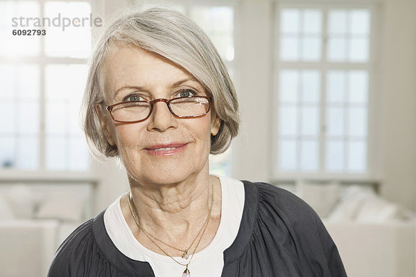 Seniorin mit Brille  Portrait