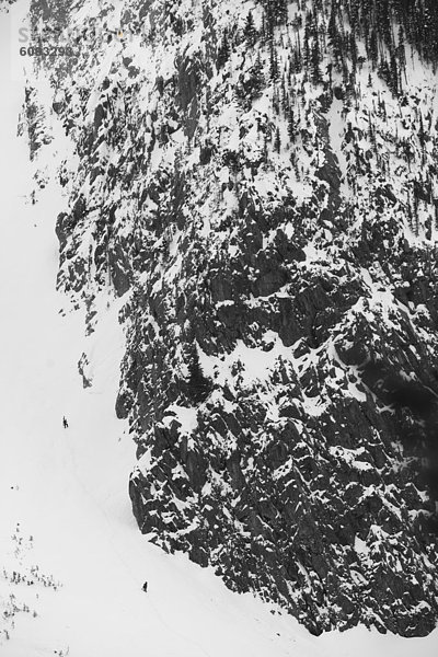 hoch  oben  Snowboardfahrer  Skifahrer  wandern  Telemark