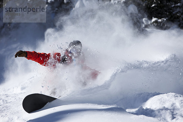 Snowboardfahrer  drehen  Gesichtspuder  Colorado