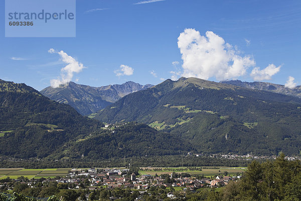 Europa  Schweiz  Blick ins St. Galler Rheintal  Bad Ragaz im Hintergrund