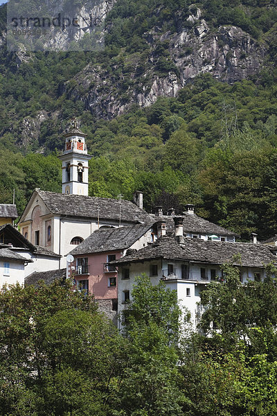 Europa  Schweiz  Blick auf das historische Dorf Prato Sornico im Lavizzaratal