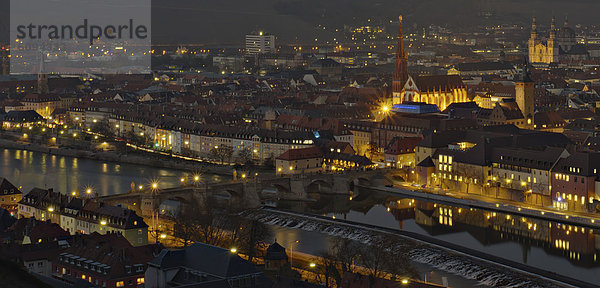 Deutschland  Bayern  Würzburg  Stadtansicht bei Nacht