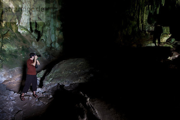 Fotograf  Höhle  schießen  Dunkelheit  Kalkstein  Unterrichtsfach  Thailand