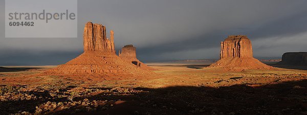 Vereinigte Staaten von Amerika  USA  Felsbrocken  Panorama  Landschaft  Tal  Anordnung  Monument  Arizona  Volksstamm  Stamm  Navajo
