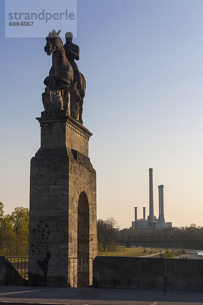 Deutschland  Bayern  München  Otto von Wittelsbach Statue auf der Brücke