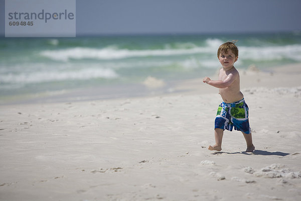 Strand  Junge - Person  klein  Ozean  Hintergrund