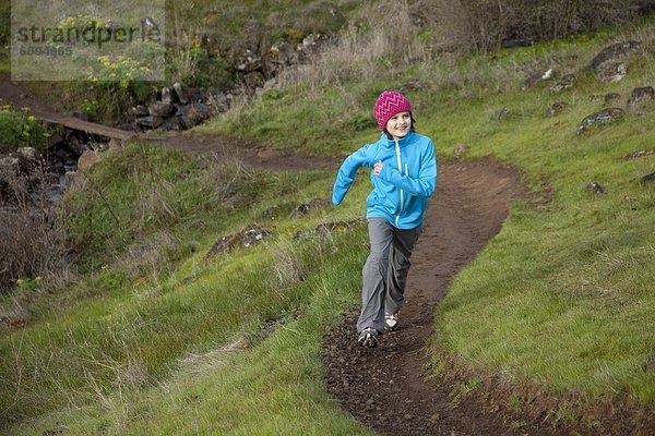 Morgen  wandern  Sonnenlicht  jung  Mädchen