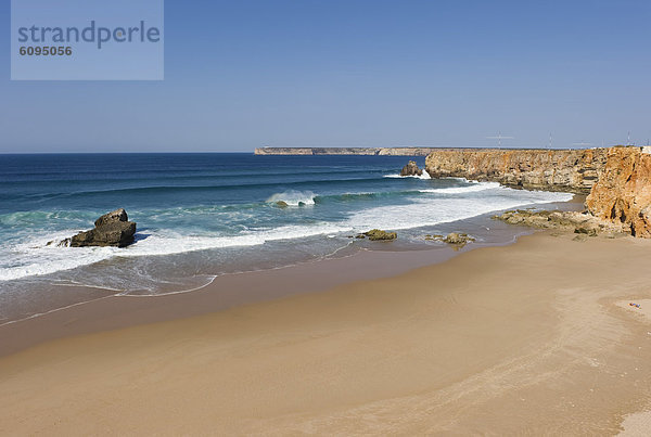Portugal  Algarve  Sagres  Blick auf den Strand mit Klippen